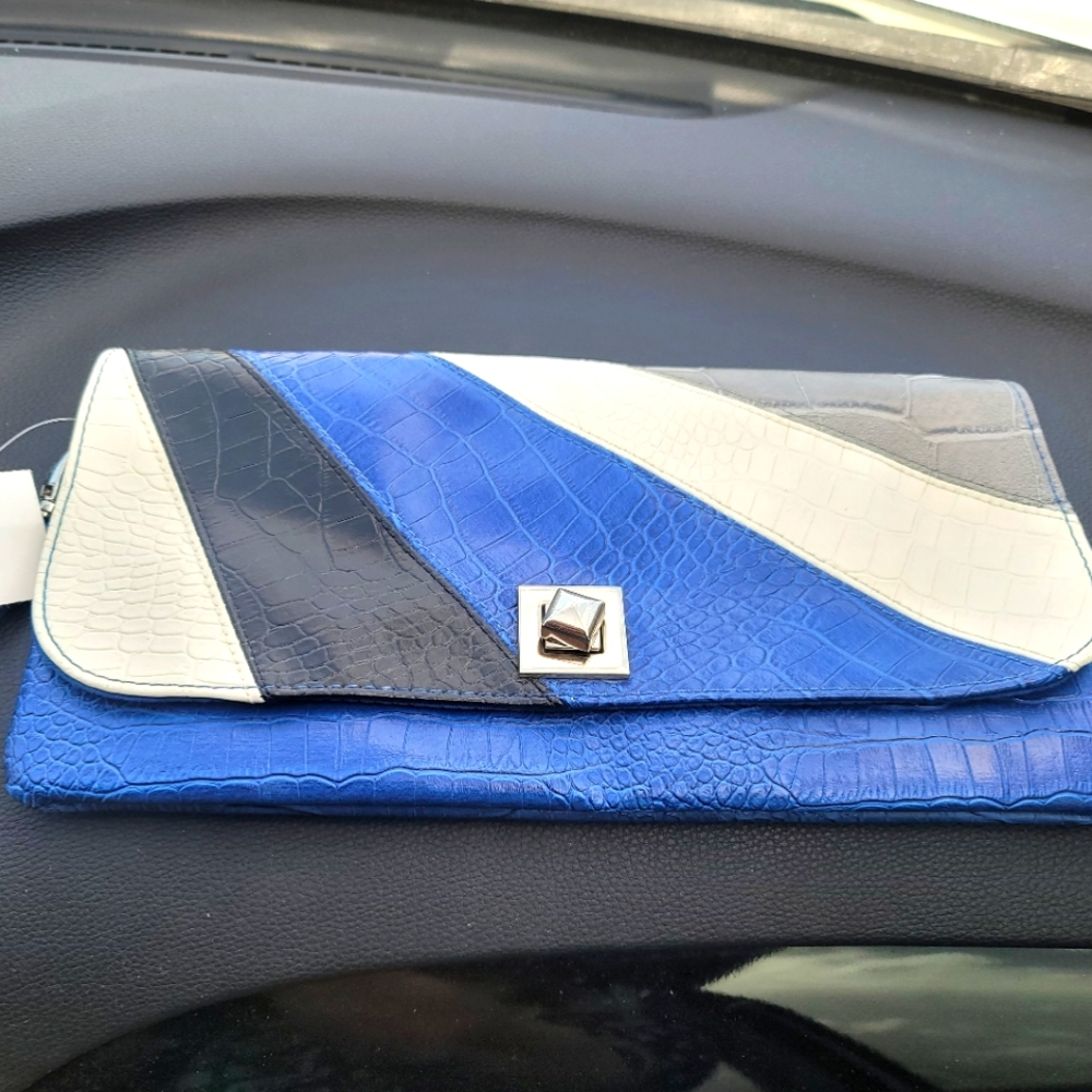 💥 New York & Company Clutch
